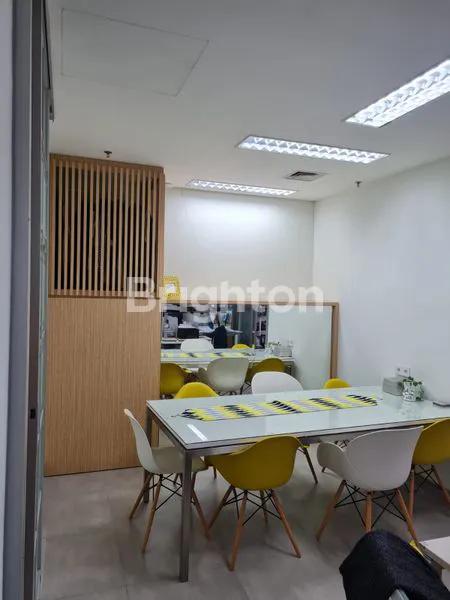 image SPECIAL PRICE OFFICE SPACE SANGAT STRATEGIS THE SMITH ALAM SUTERA MEWAH BRAND NEW PREMIUM SPOT DEPAN LIFT FULLY-FURNISHED (8)