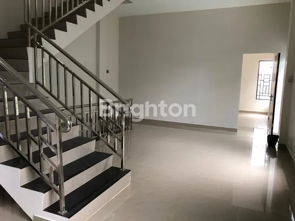 image RUKO 3,5 LANTAI MURAH LOKASI STRATEGIS DI JL. KARYA BARU, PONTIANAK (8)