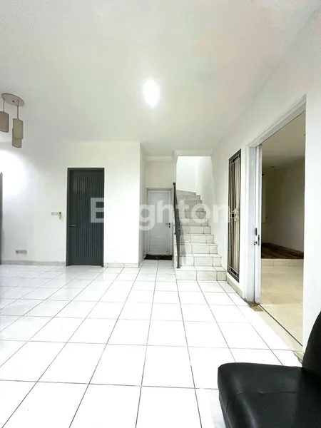 image RUMAH 2 LANTAI SANGAT STRATEGIS, RAPIH DAN SIAP HUNI. (3)