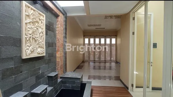 image RUMAH MEWAH DAN ELEGANT DIGAYUNG KEBONSARI  SURABAYA (2)