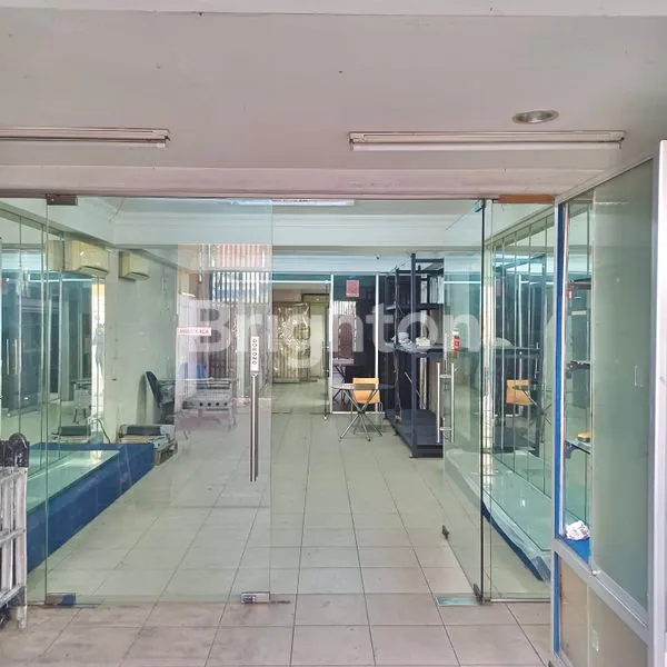 image RUKO 4 LANTAI TERAWAT SIAP HUNI DI MANGGA DUA RAYA (5)