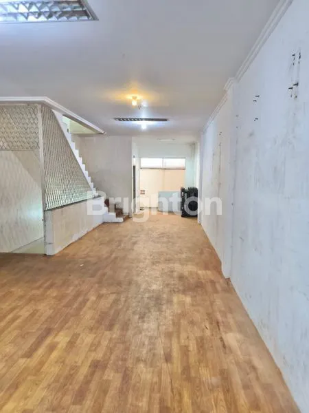 image RUKO 4 LANTAI TERAWAT SIAP HUNI DI MANGGA DUA RAYA (8)