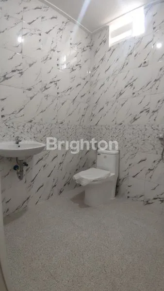 image RUMAH 2.5 LANTAI ROW JALAN  MOBIL LEGA BEBAS BANJIR DURI KEPA (4)