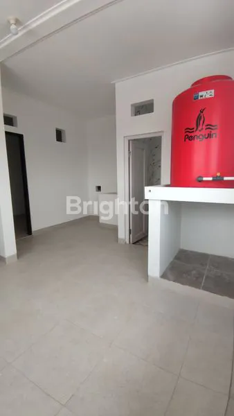 image RUMAH 2.5 LANTAI ROW JALAN  MOBIL LEGA BEBAS BANJIR DURI KEPA (7)