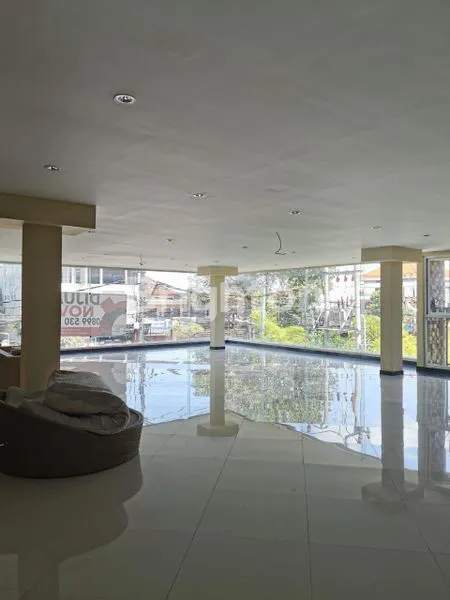 image RUKO MODERN 3 LANTAI DENGAN FASILITAS LIFT  DI DENPASAR BARAT, BALI (1)