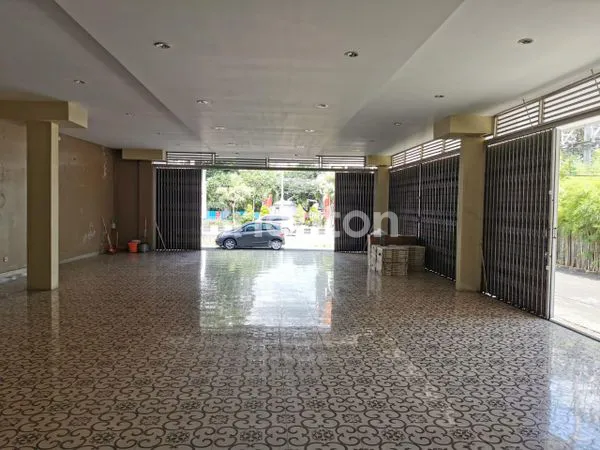 image RUKO MODERN 3 LANTAI DENGAN FASILITAS LIFT  DI DENPASAR BARAT, BALI (4)