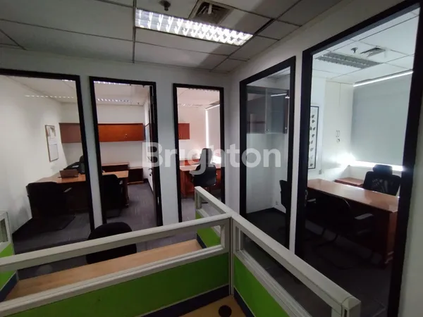 image RUANG KANTOR BEBAS GAGE DEPAN TERMINAL BLOK M PUBLIC TRANSPORT MUDAH BAGI KARYAWAN (5)