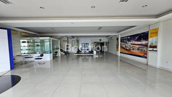 image DIJUAL GEDUNG EX SHOWROOM DAN BENGKEL MOBIL DI DEPOK (3)