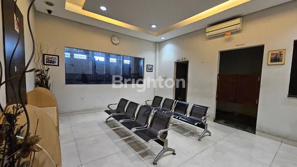 image DIJUAL GEDUNG EX SHOWROOM DAN BENGKEL MOBIL DI DEPOK (8)