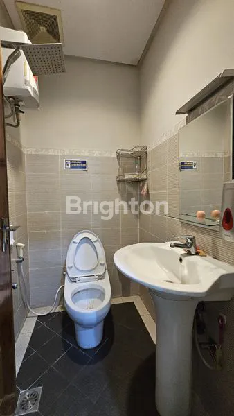 image DIJUAL GEDUNG EX SHOWROOM DAN BENGKEL MOBIL DI DEPOK (7)