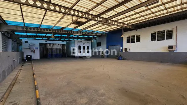 image DIJUAL GEDUNG EX SHOWROOM DAN BENGKEL MOBIL DI DEPOK (5)
