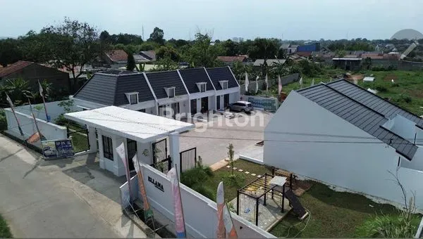 RUMAH CANTIK GAYA EROPA KLASIK DI MUSTIKA JAYA