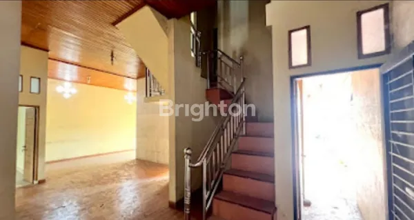 image RUMAH LOKASI MEDAN, 2 LANTAI, ROW JALAN  2 MOBIL, NEGO SAMPAI DEAL (2)