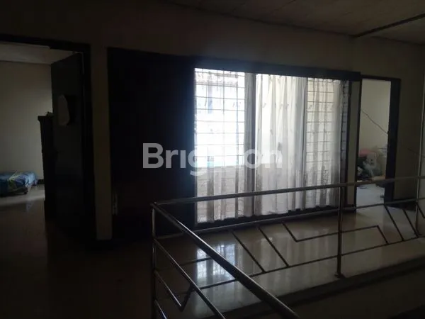 image RUMAH 2 LANTAI DI DALAM PERUMAHAN DENGAN LINGKUNGAN YANG TENANG ( JALAN SITUSARI - SAYAP BUAH BATU BANDUNG) NAMUN DEKAT DENGAN AREA RAMAI (PENDIDIKAN, PERKANTORAN, BANK DAN NIAGA). COCOK UTK TEMPAT TINGGAL ATAU RUANG USAHA. (5)