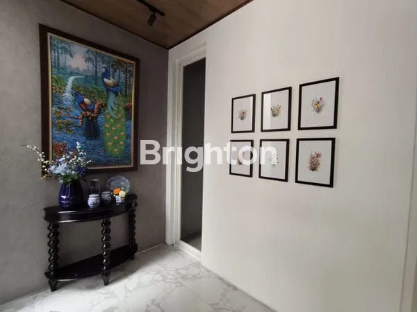 image LUXURY HOUSE-FULLY FURNISHED PAKUWON INDAH-LA RIZ EMBASSY SURABAYA BARAT (6)