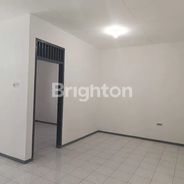 image RUMAH SECOND SIAP HUNI SUDAH RENOV NGINDEN INTAN TIMUR DEKAT RS PREMIER HOKKY MERR UNTAG UBAYA (4)