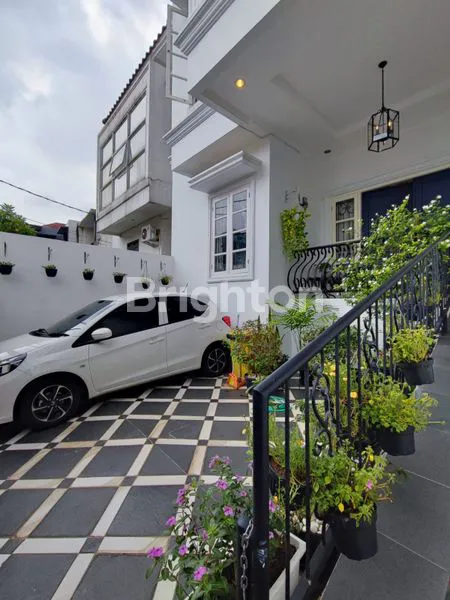 image RUMAH 2,5 LANTAI DEKAT BUSWAY RAGUNAN JAKARTA SELATAN (2)