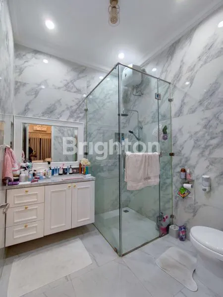 image RUMAH 2,5 LANTAI DEKAT BUSWAY RAGUNAN JAKARTA SELATAN (4)