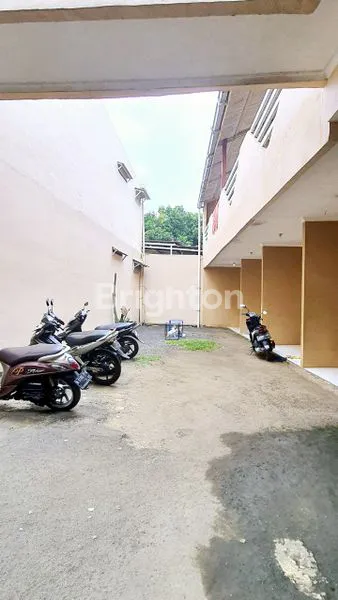 image CUAN MAKSIMAL! KONTRAKAN 26 PINTU DI DEPOK, HARGA 4 M NEGO SAMPAI DEAL (3)