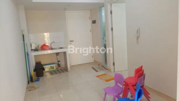 image APARTMENT VIEW KOLAM RENANG DI SPRINGLAKE SELANGKAH KE MALL SUMMARECON BEKASI (2)
