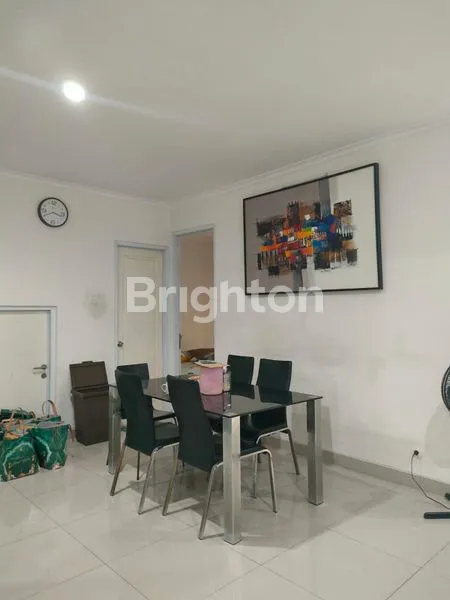 image RUMAH 2 LANTAI SEMI FURNISH LATIGO VILLAGE GADING SERPONG (4)