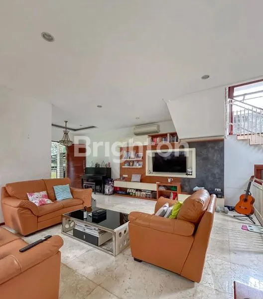 image RUMAH MEWAH DI CLUSTER EKSKLUSIF MENTENG BINTARO (7)