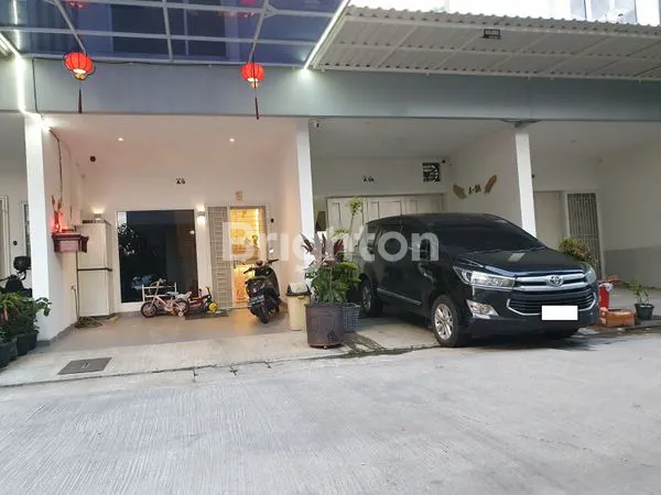 image RUMAH LUAS & MODERN 4,5 LANTAI DENGAN ROOFTOP – PERUMAHAN CENDRAWASIH, FULL FURNISHED! (1)