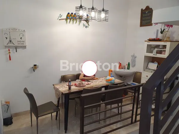 image RUMAH LUAS & MODERN 4,5 LANTAI DENGAN ROOFTOP – PERUMAHAN CENDRAWASIH, FULL FURNISHED! (4)