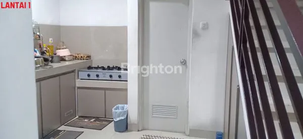 image RUMAH LUAS & MODERN 4,5 LANTAI DENGAN ROOFTOP – PERUMAHAN CENDRAWASIH, FULL FURNISHED! (8)