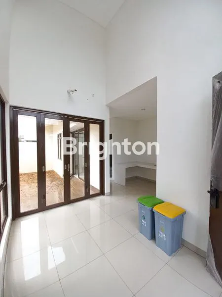 image 2 RUMAH BERSEBELAHAN DI JALAN BOULEVARD VOLGA CITRA SENTUL RAYA (3)