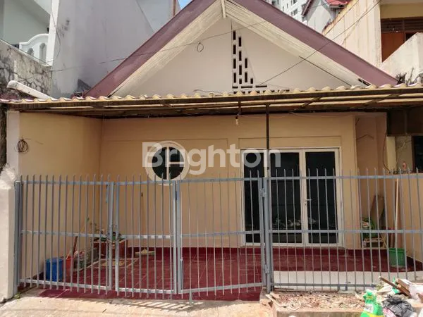 RUMAH  DI BENDUNGAN HILIR, JAKARTA PUSAT