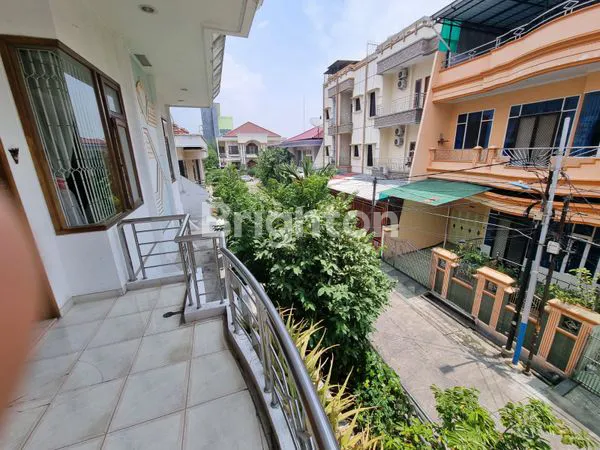 image DIJUAL RUMAH BAGUS STRATEGIS SIAP HUNI DI JELAMBAR JAKARTA BARAT (8)