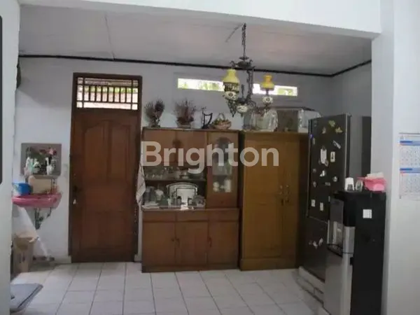 image RUMAH KEMAYORAN UK 4,25X24 AKSES ROW 2 MOBIL HGB JAKARTA PUSAT (5)