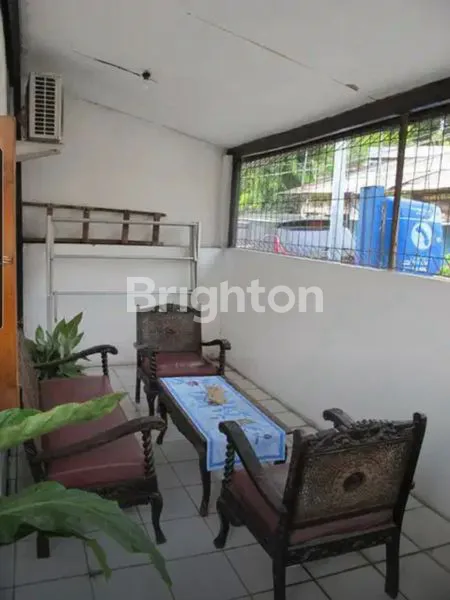 image RUMAH KEMAYORAN UK 4,25X24 AKSES ROW 2 MOBIL HGB JAKARTA PUSAT (3)
