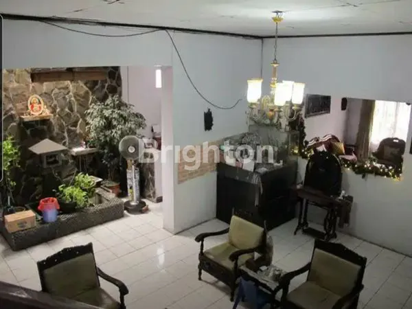 image RUMAH KEMAYORAN UK 4,25X24 AKSES ROW 2 MOBIL HGB JAKARTA PUSAT (4)