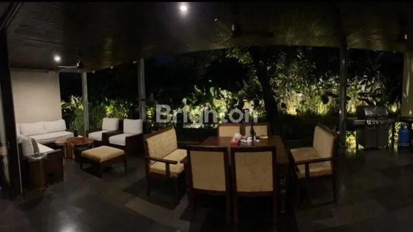 image RUMAH MEWAH  DENGAN HALAMAN LUAS DAN NYAMAN KEMANG JAKARTA SELATAN. (5)