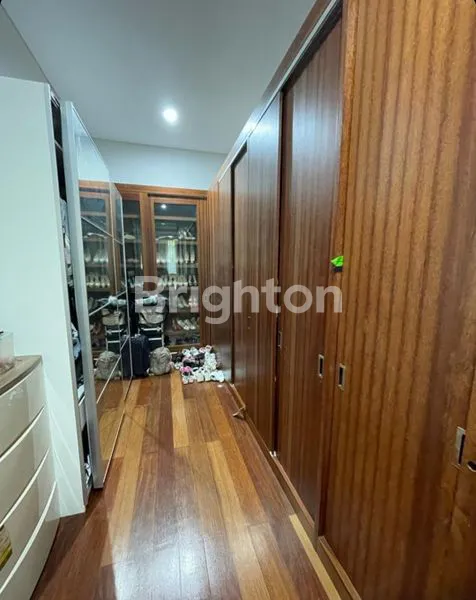 image RUMAH MEWAH  DENGAN HALAMAN LUAS DAN NYAMAN KEMANG JAKARTA SELATAN. (8)