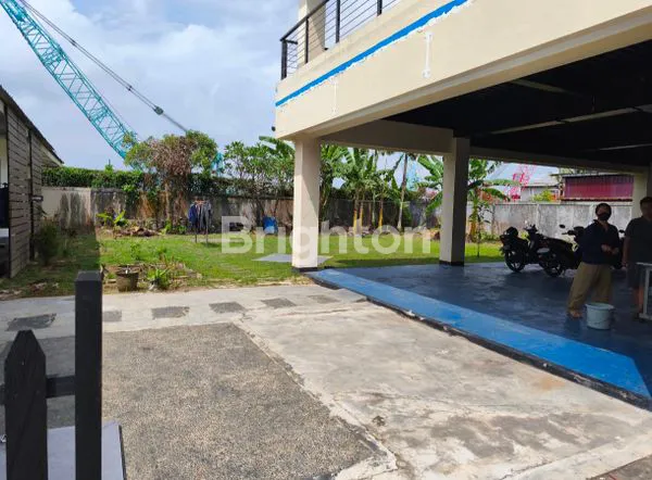 image GEDUNG KANTOR BERSIH DAN TERAWAT  DEPAN JALAN POROS SEPINGGAN, MULAWARMAN BALIKPAPAN (8)