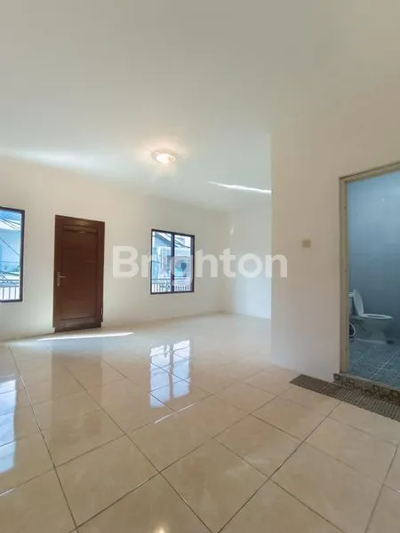 image JUAL CEPAT RUMAH MURAH 2 1/2 LANTAI DI MUARA KARANG JAKARTA UTARA (5)