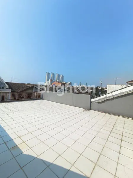 image JUAL CEPAT RUMAH MURAH 2 1/2 LANTAI DI MUARA KARANG JAKARTA UTARA (8)