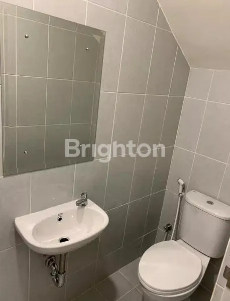 image DISEWAKAN RUMAH MARTINEZ GADING SERPONG  (5)