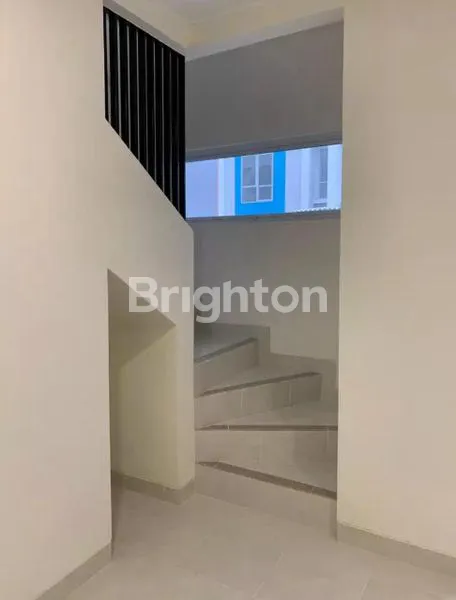 image DISEWAKAN RUMAH MARTINEZ GADING SERPONG  (7)