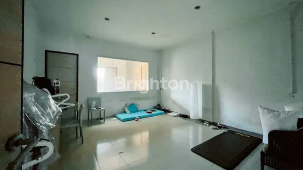 image HARUS TERJUAL CEPAT..!!!RUKO 3 LANTAI DI JALAN PUPUTAN RENON  (8)