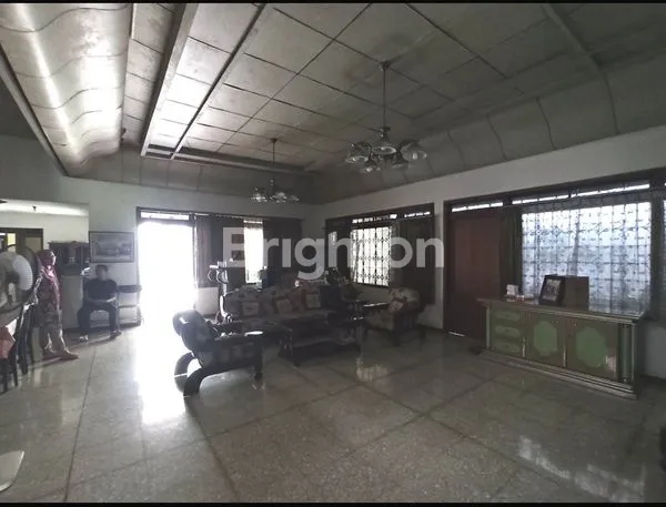 image RUMAH DI JALAN RAYA JEMUR SURABAYA (4)