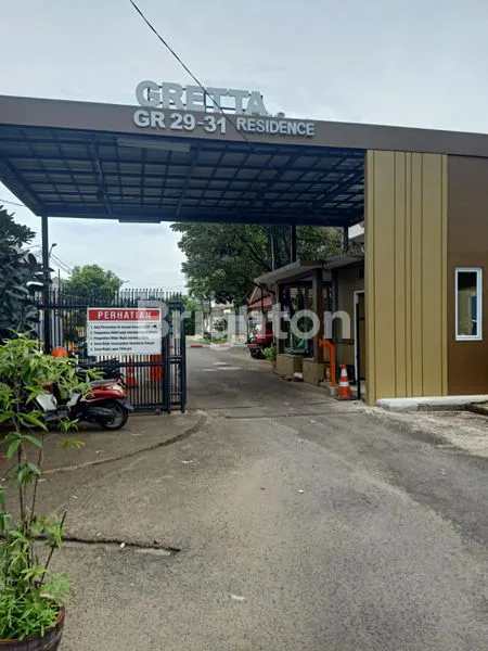 image RUMAH RAPI SIAP HUNI DENGAN LINGKUNGAN ASRI DAN TENANG DI AREA BINTARO  (2)