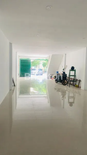 RUKO 3 LANTAI (RENOV) COCOK TUK USAHA/ KANTOR, STRATEGIS DEKAT KOTA DAN EXIT TOLL SIDOARJO PONDOK MUTIARA