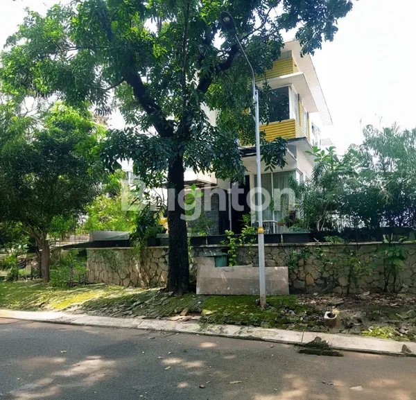 image DIJUAL CEPAT! RUMAH 2 LANTAI DI MAHOGANY RESIDENCE CIBUBUR, LT 200M² – DEKAT TRANS STUDIO MALL & LRT! (1)