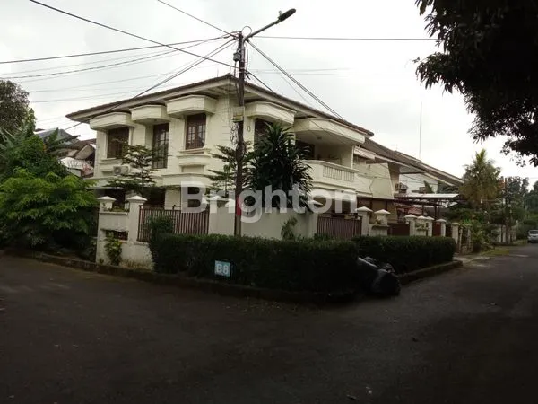 image RUMAH MEWAH 2 LANTAI DI BONA INDAH, JAKARTA SELATAN (2)