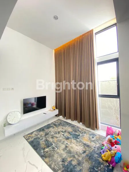 image RUMAH MEWAH 2 LANTAI FULLY FURNISHED DENGAN PRIVATE POOL DI TENGAH KOTA SOLO (6)