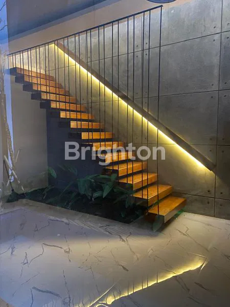 image RUMAH MEWAH 2 LANTAI FULLY FURNISHED DENGAN PRIVATE POOL DI TENGAH KOTA SOLO (7)